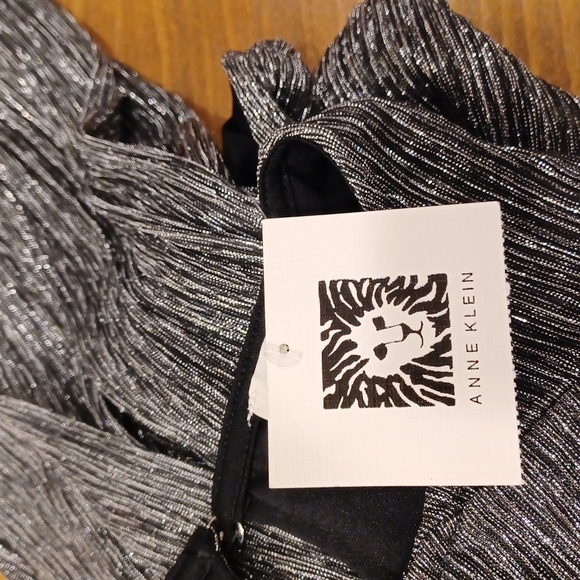 Anne Klein Metallic Cold Shoulder Ruffled Stretch Top NEW - Picture 10 of 10